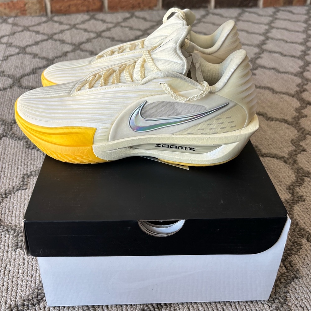 Brand NIB Nike G.T. cut 3 Turbo sneakers, coconut milk/chrome. Men 6/women 7.5